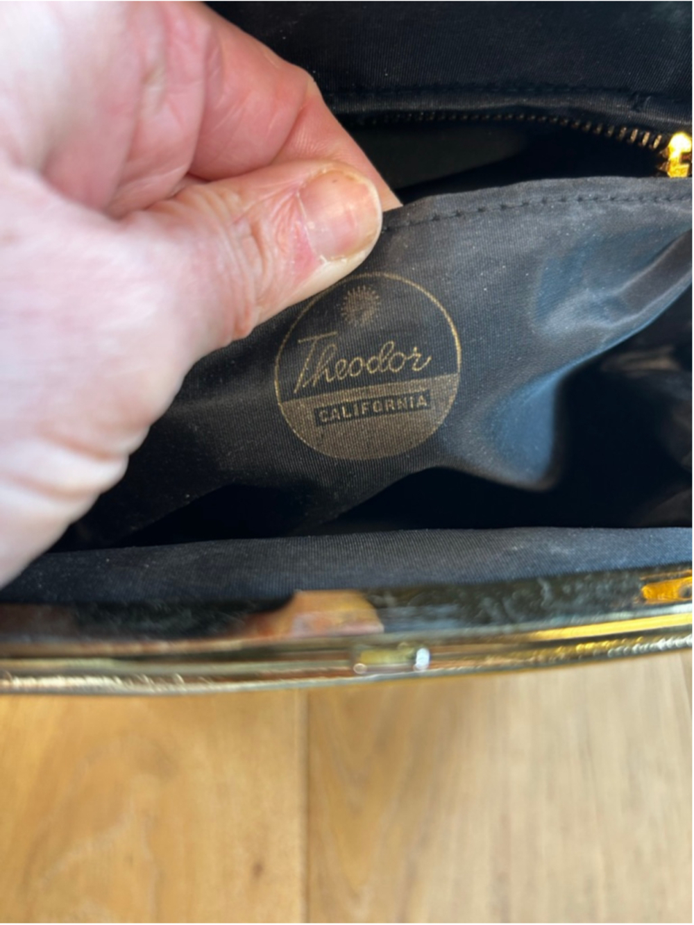 Vintage Theodore California Gold Metallic Evening Bag - Picture 6 of 9